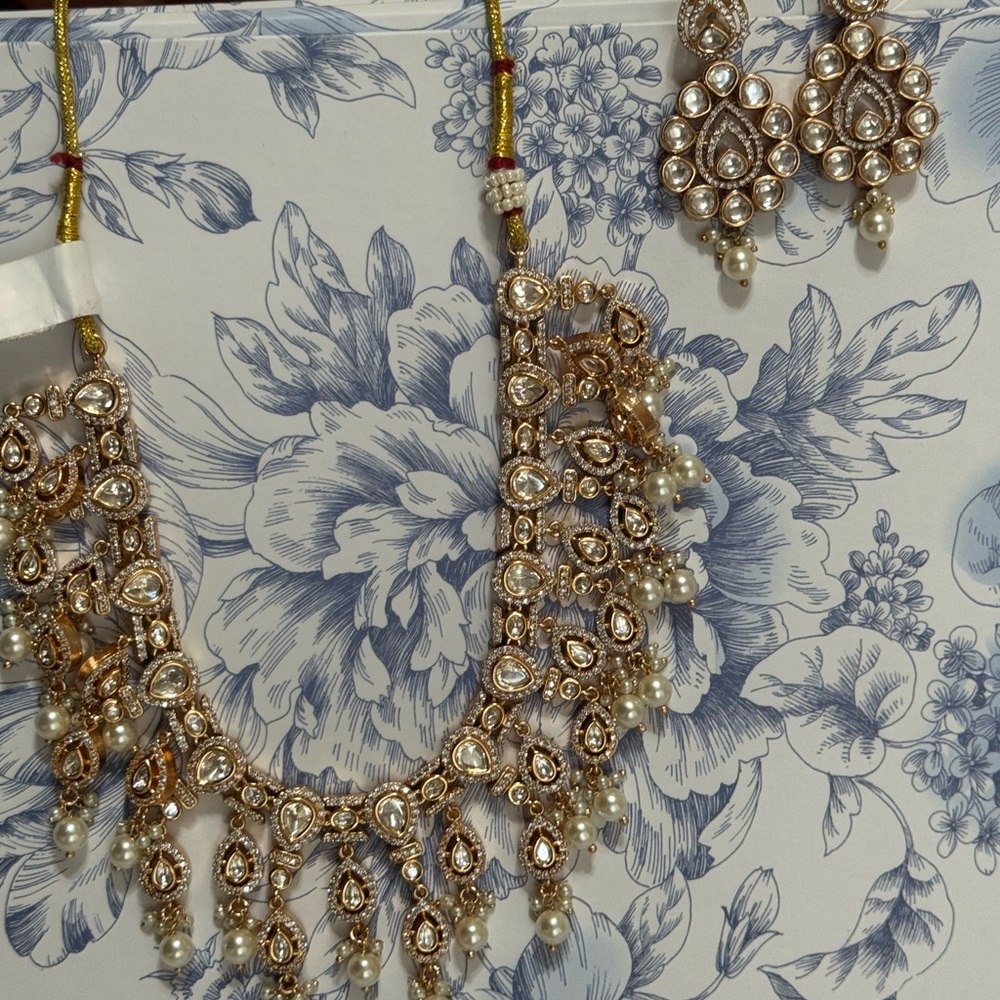 Beautiful Indian Jewelry Set - Brand New with Tags - Picture 3 of 4